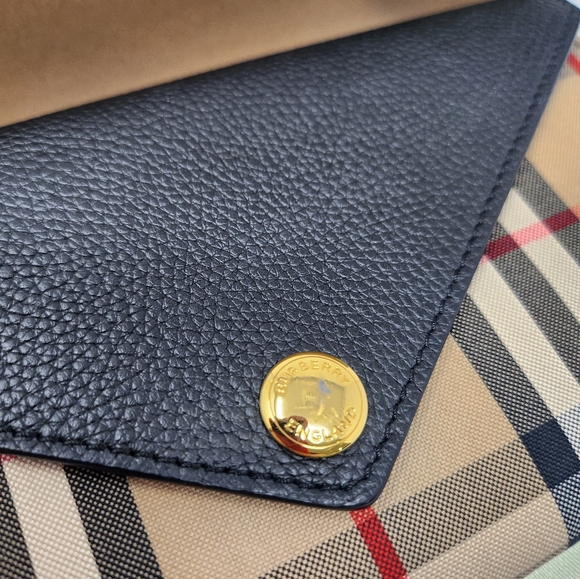 Pre-Owned Burberry Wallet - Picture 2 of 9